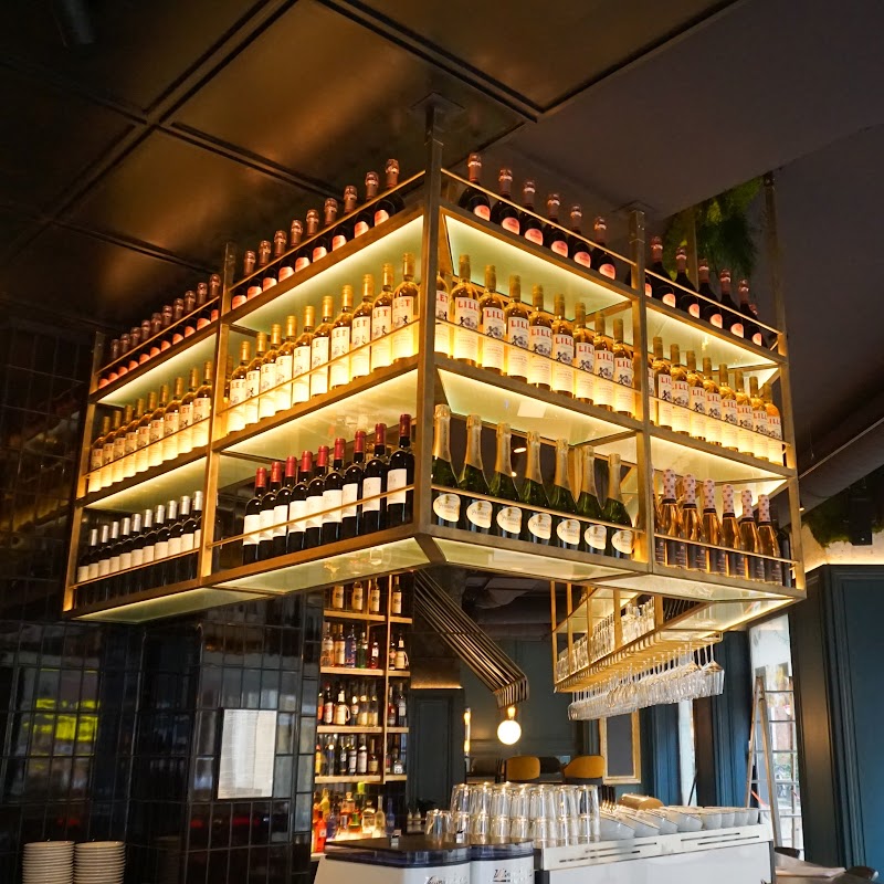 Café de Paris Cologne hero