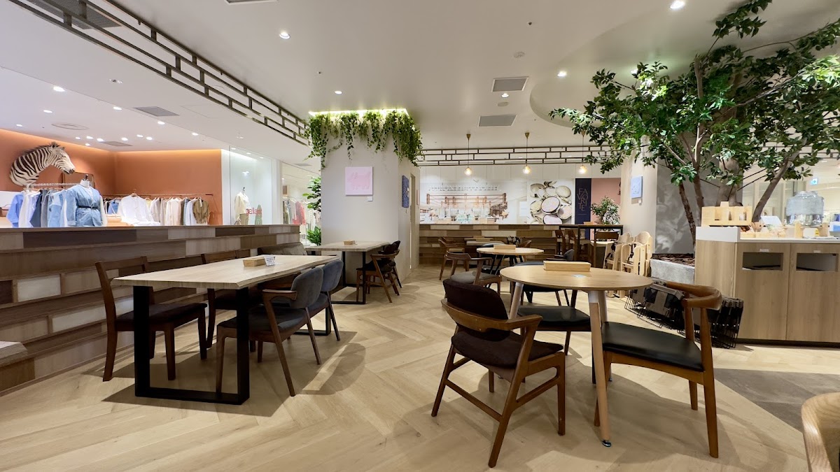 Eric Rose Cafe Yokohama hero