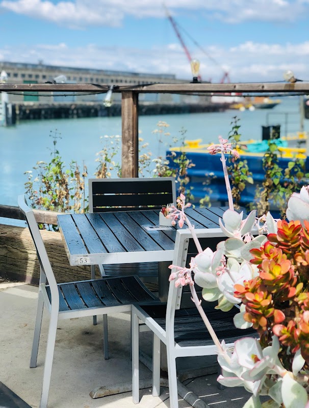 ATWater Tavern ヒーロー画像