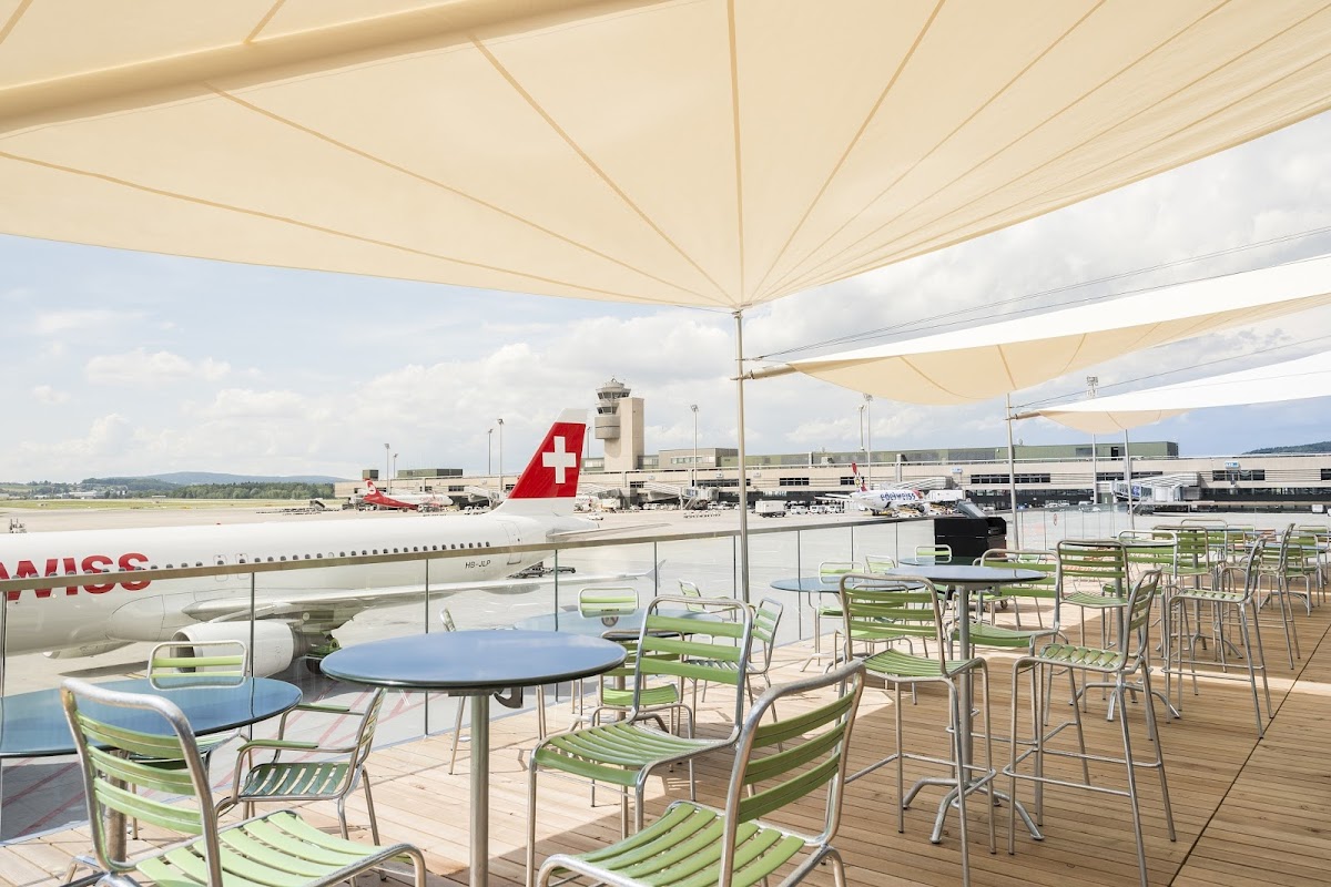 Sportsbar & Terrasse ヒーロー画像