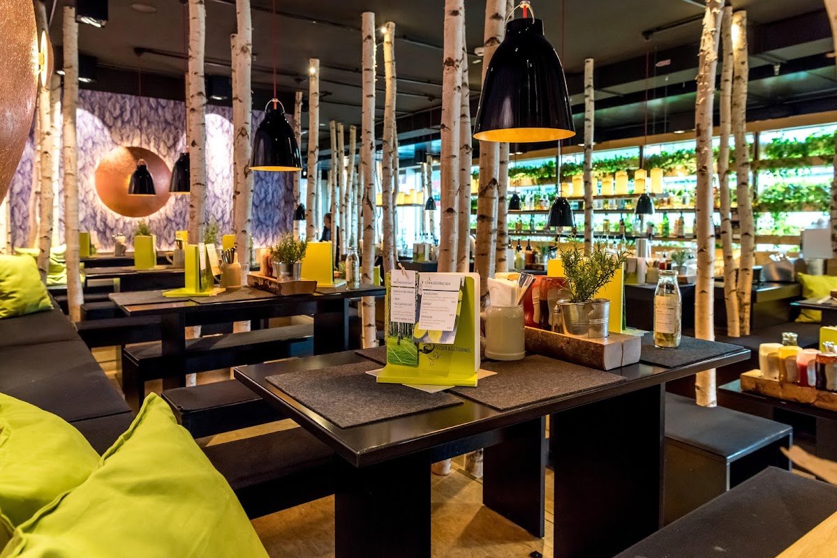 HANS IM GLÜCK - BERLIN Hauptbahnhof hero