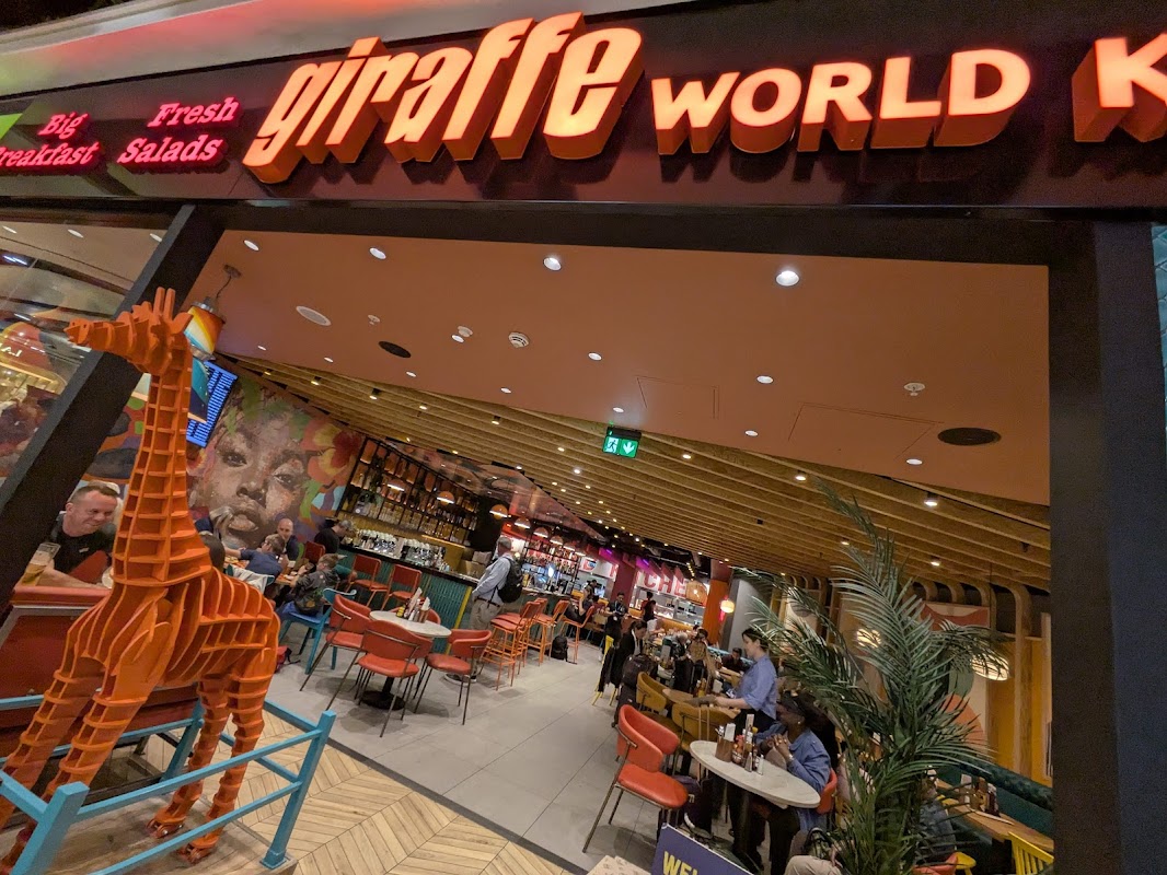 Giraffe - Heathrow T3 Titelbild