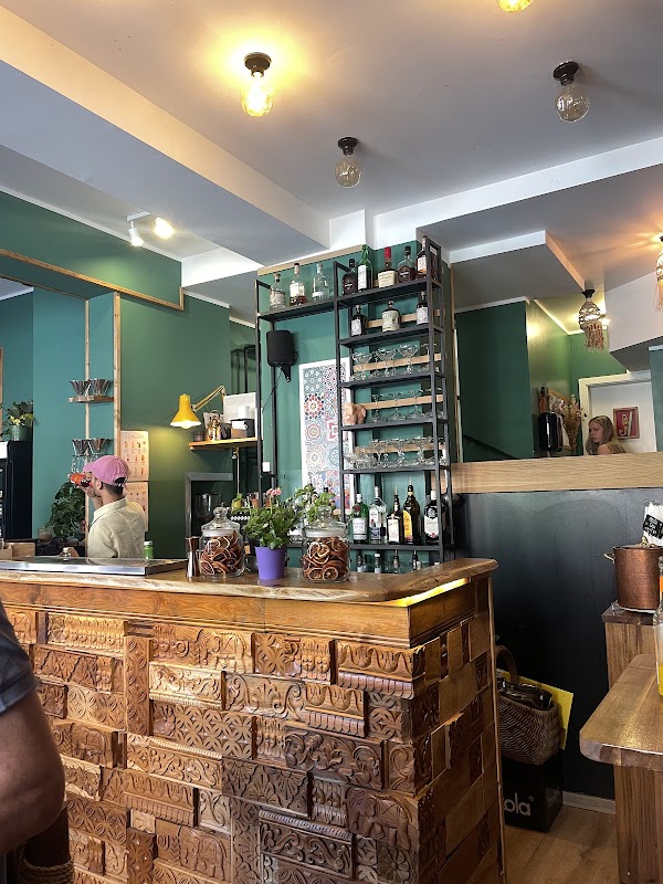 A Small Café & Bar Titelbild