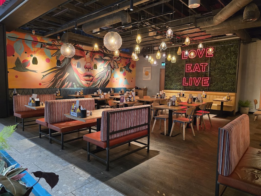 Giraffe - Heathrow T5 Titelbild