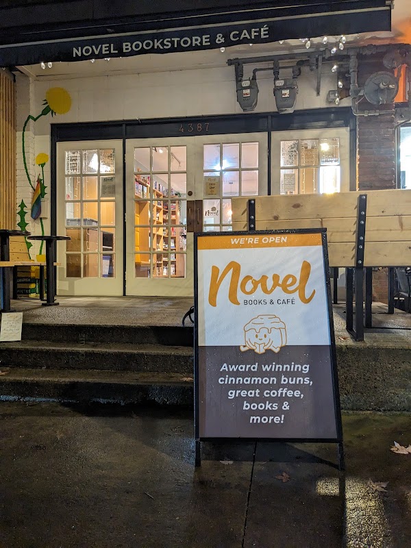 Novel Books & Cafe hero