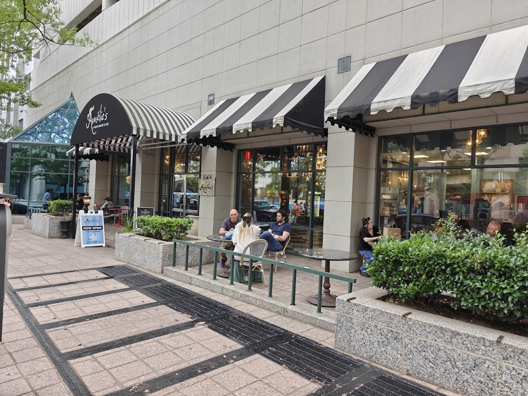 Amélie's Uptown | French Bakery & Cafe hero