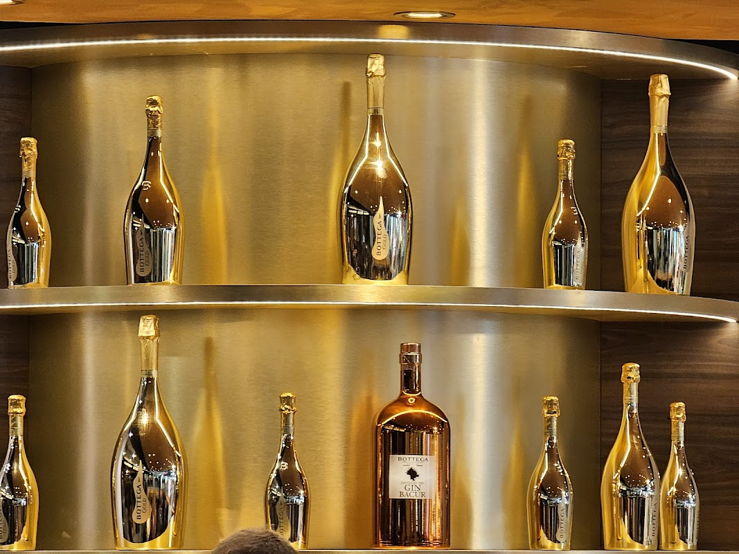 Bottega Prosecco Bar and Restaurant hero