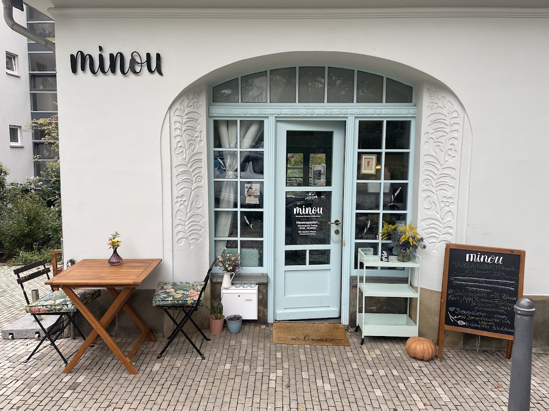 minou - Dresdens kleinstes Kaffeehaus Titelbild