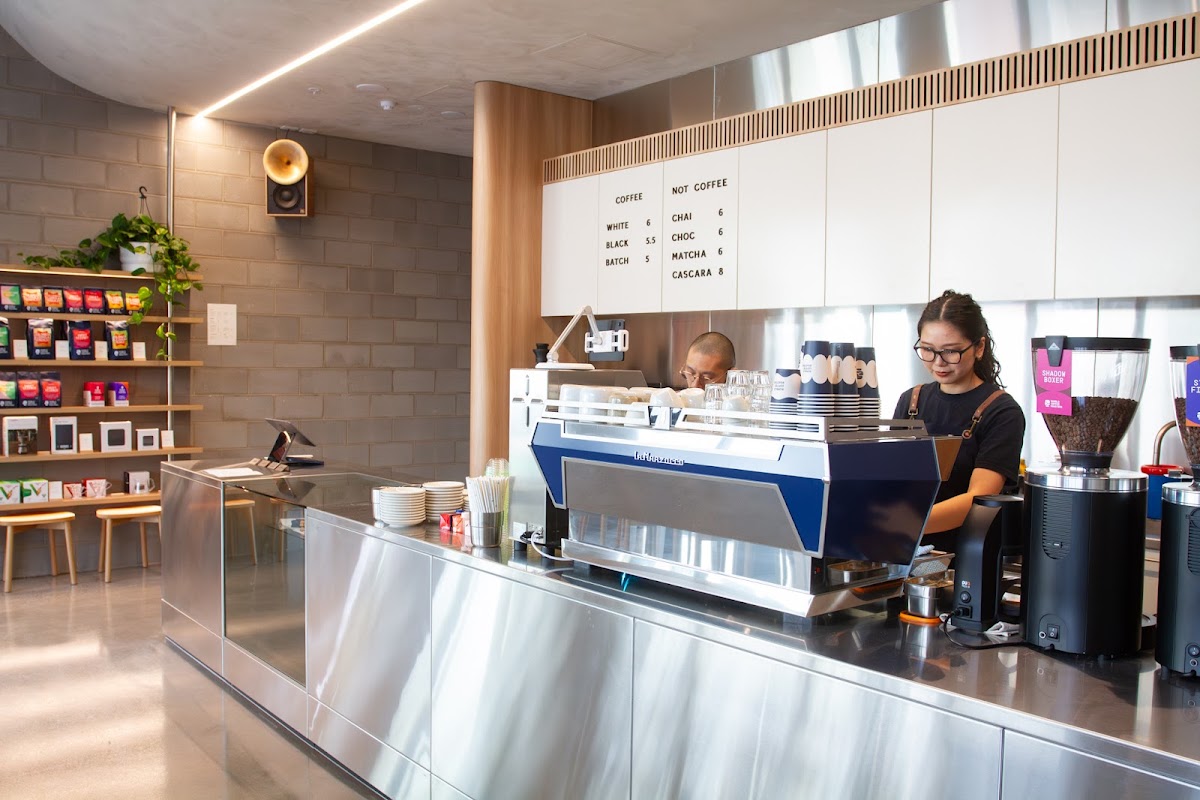 Rumble Coffee Roasters - Macaulay Road Espresso Bar ヒーロー画像
