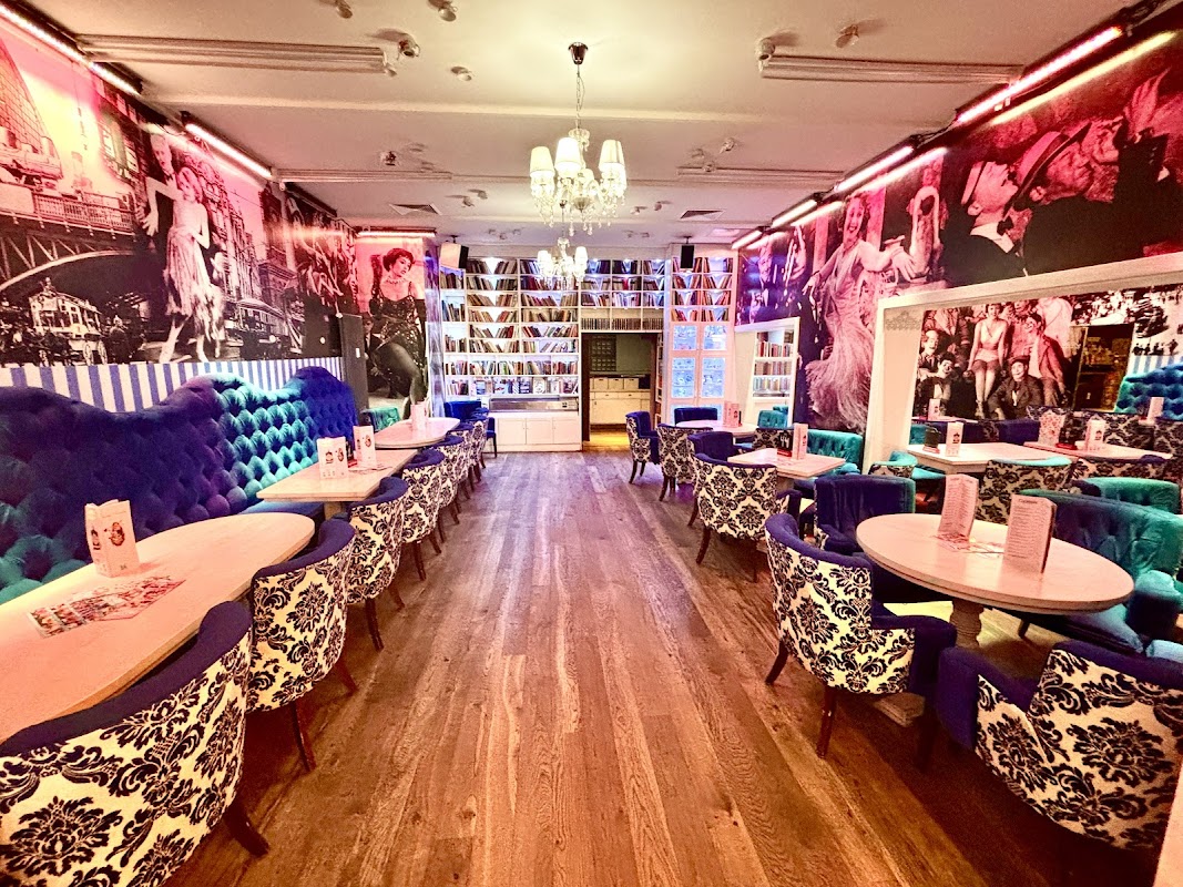 Wilde Matilde Deutsches Restaurant Cafe´ Bar und Variete hero