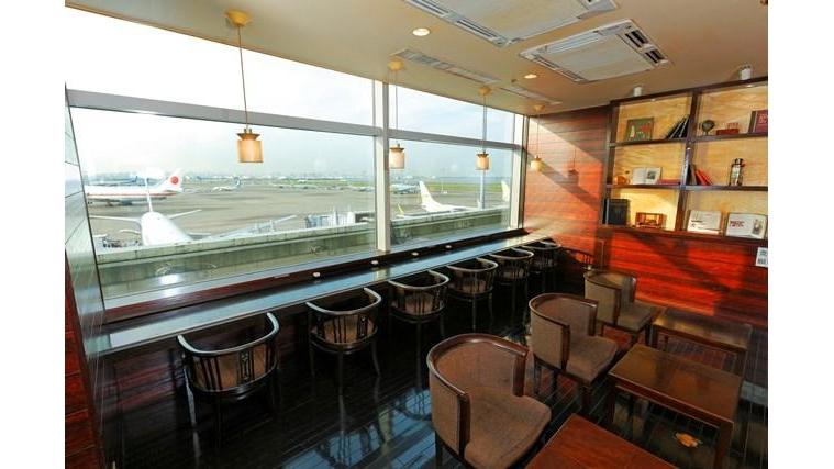 Cafe Lounge Gate 53 hero