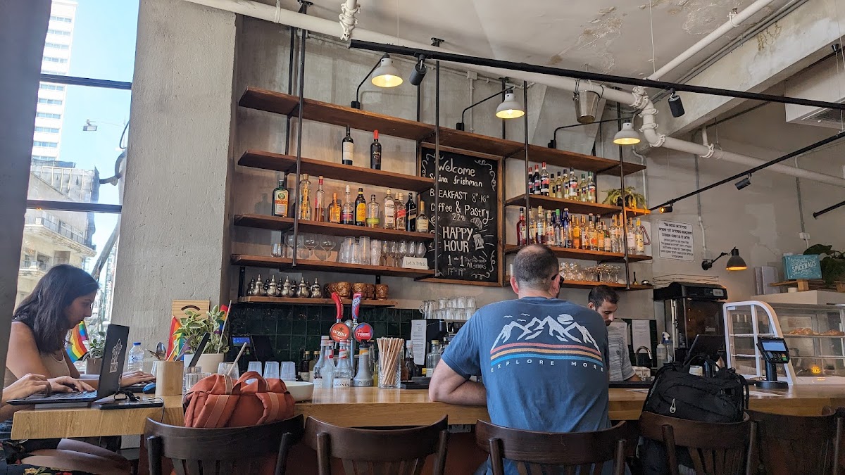 Artisanal cafe & concept store ヒーロー画像