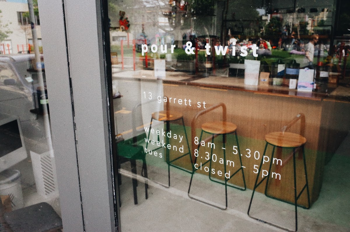 Pour and Twist Titelbild