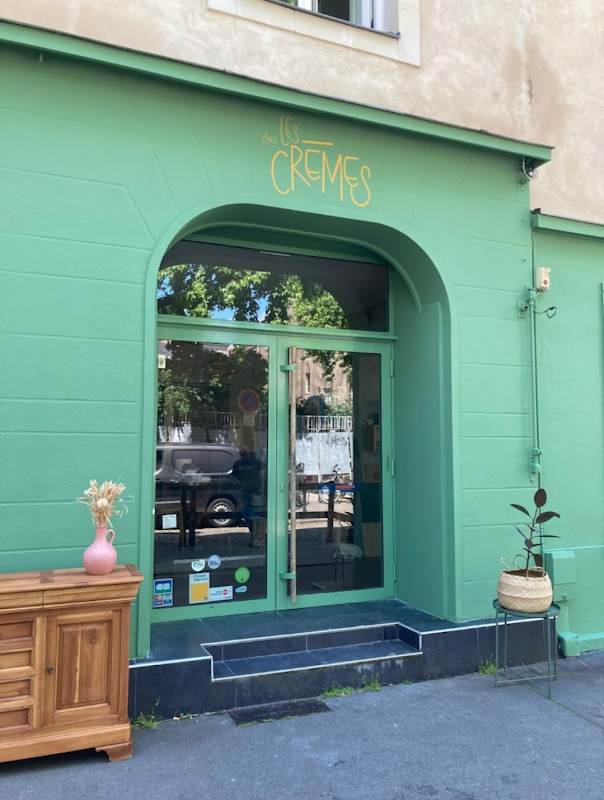 Chez les crèmes Titelbild