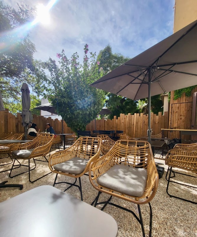 Coffee Shop Acapella hero