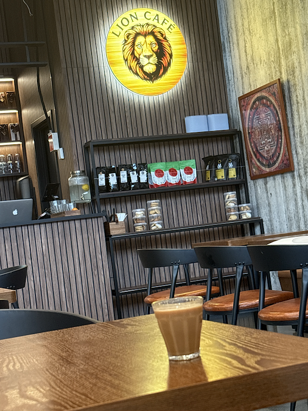 Lion cafe Titelbild