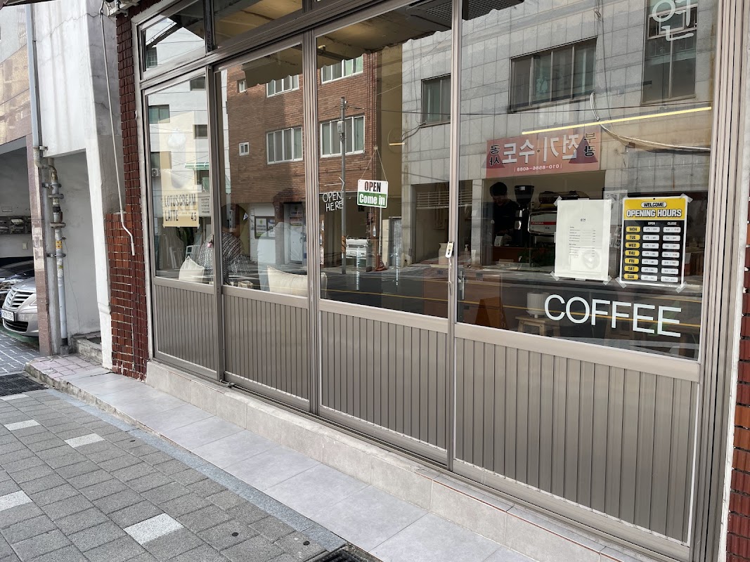 호연 Cafe Hoyeon BusanStation cafe with coffeend koren style drinks Titelbild