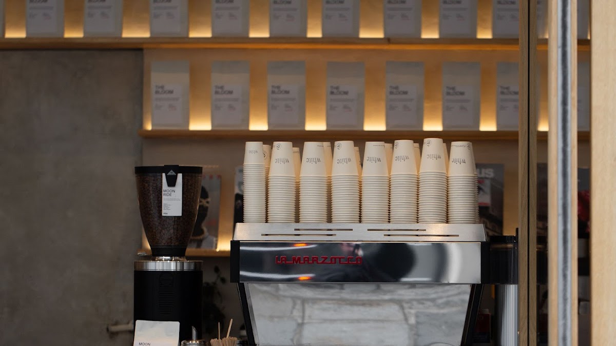 WHITE Coffee - Paris 3 hero