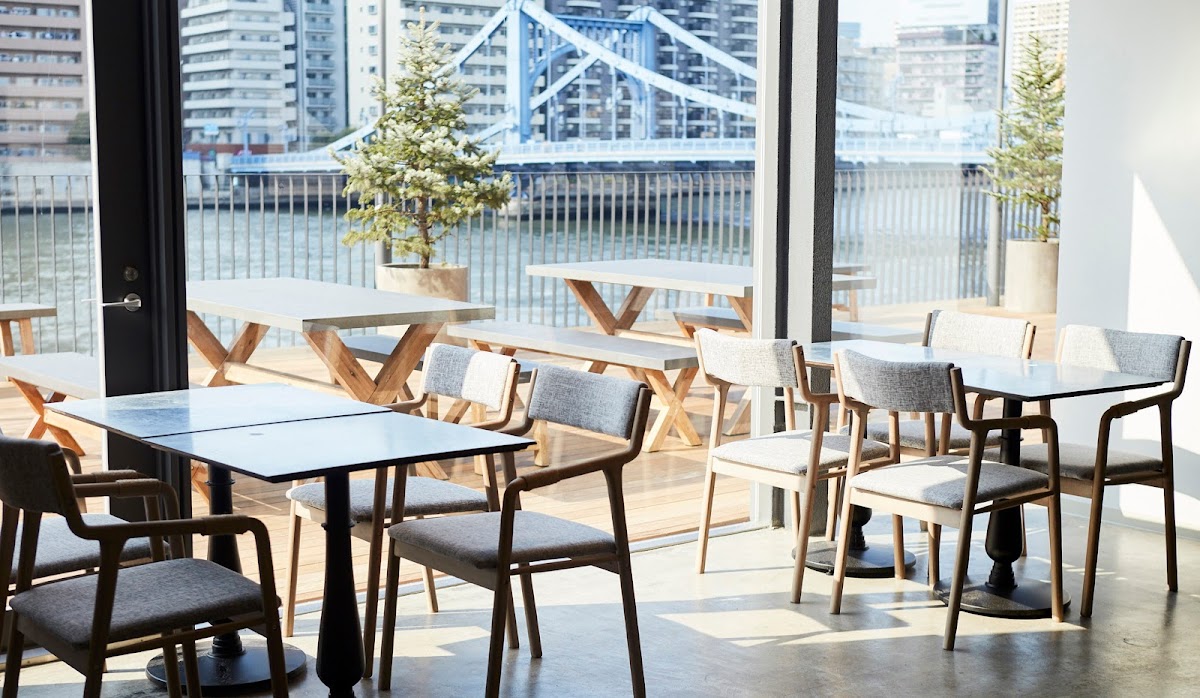 Photo principale CLANN BY THE RIVER