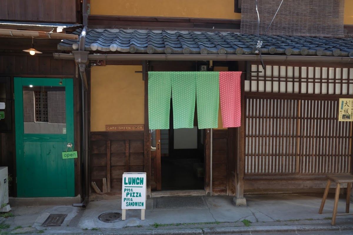 Green Door Titelbild