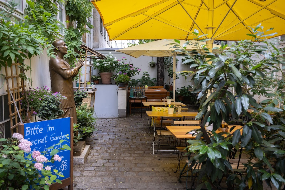 Secret Garden Café Restaurant ヒーロー画像