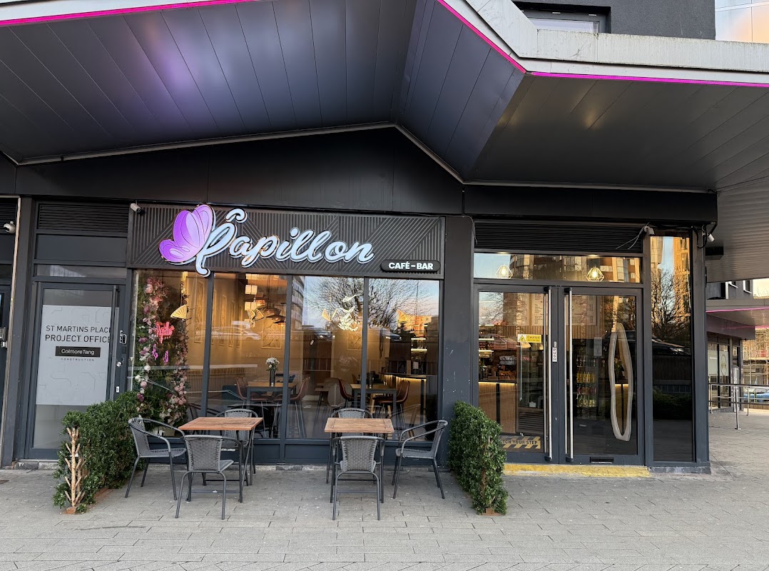 Papillon Café & Restaurant hero