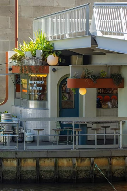 Ponyfish Island ヒーロー画像