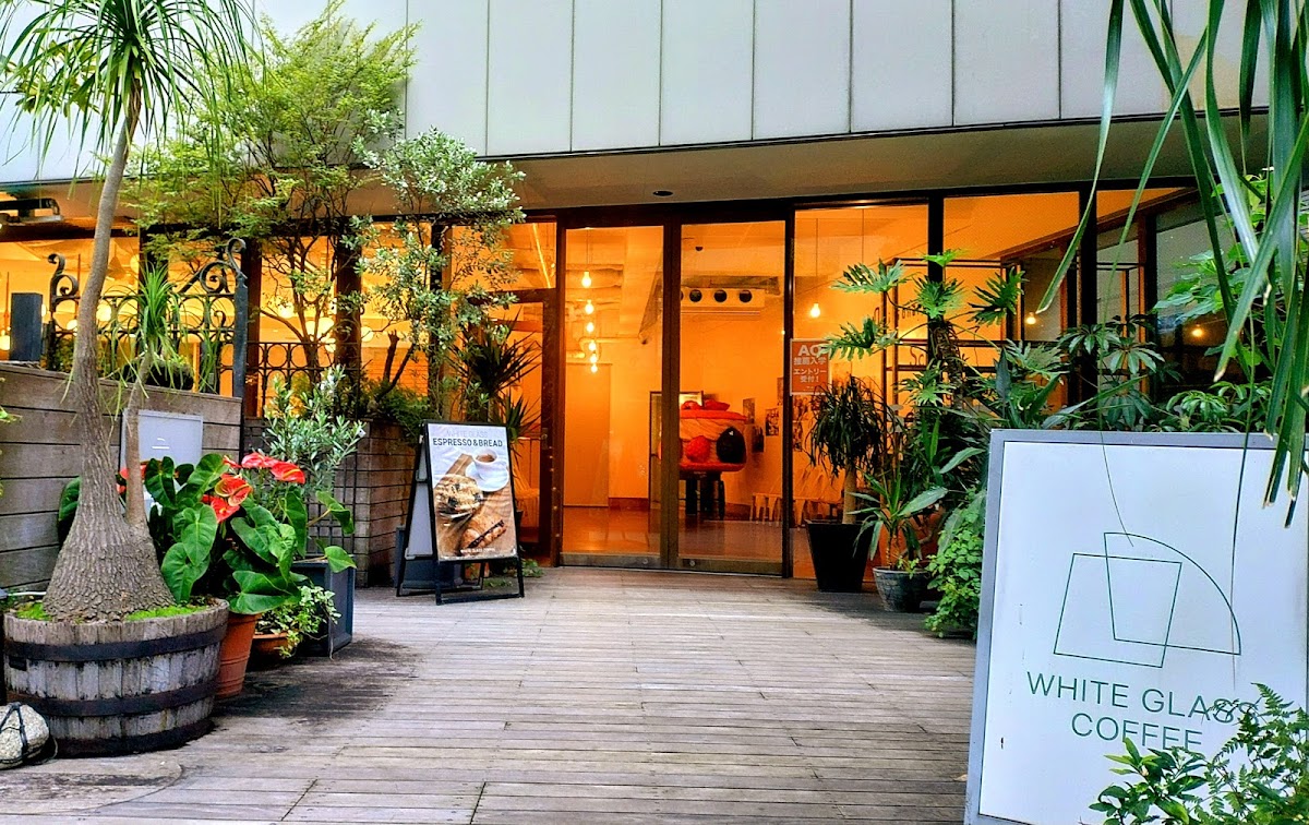 WHITE GLASS COFFEE hero