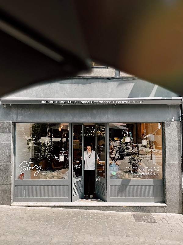 STORY | brunch & cocktails hero