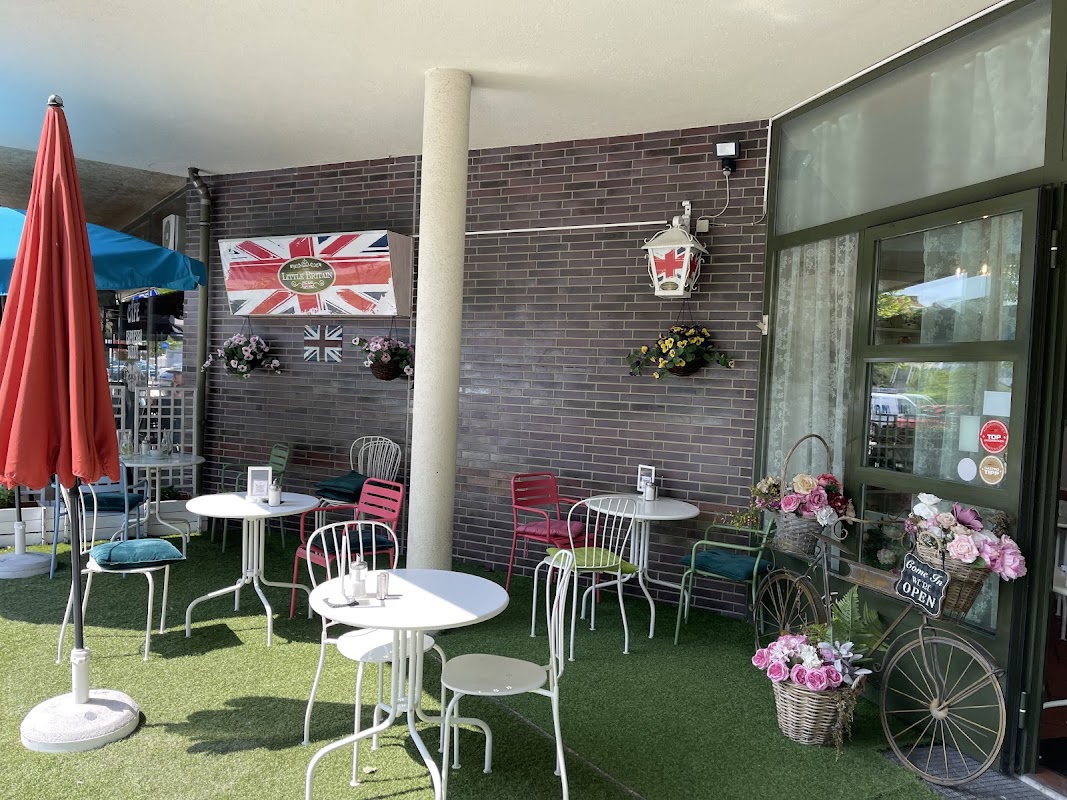 Cafe Little Britain hero