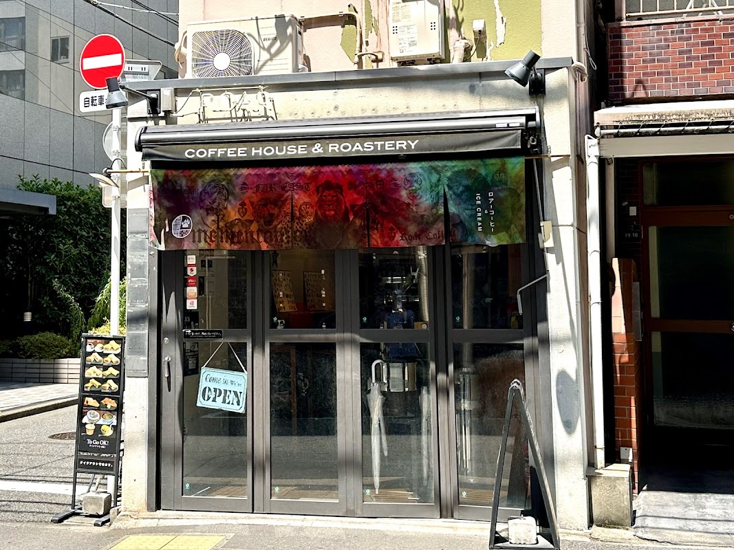 ROAR COFFEEHOUSE & ROASTERY hero