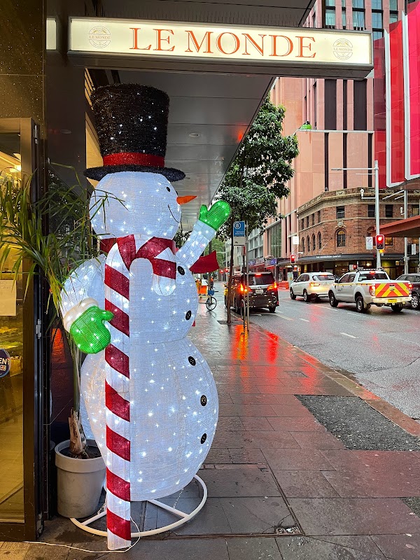 Le MONDE Bakery-Cafe hero