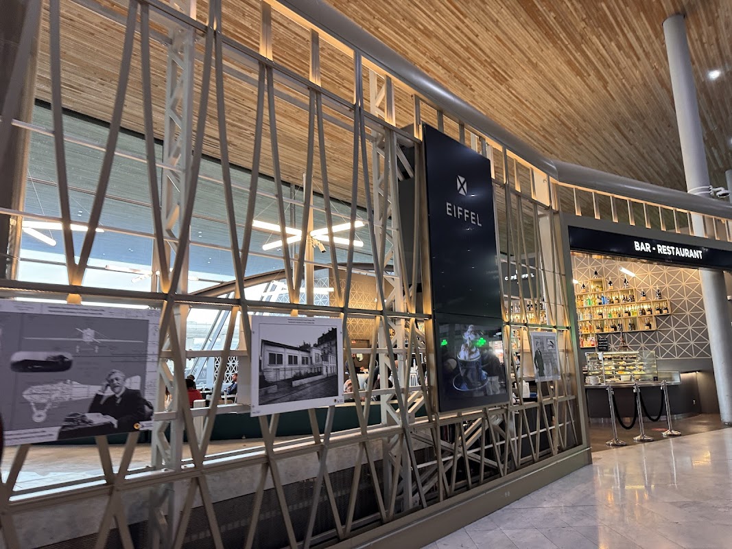 Café Eiffel CDG hero