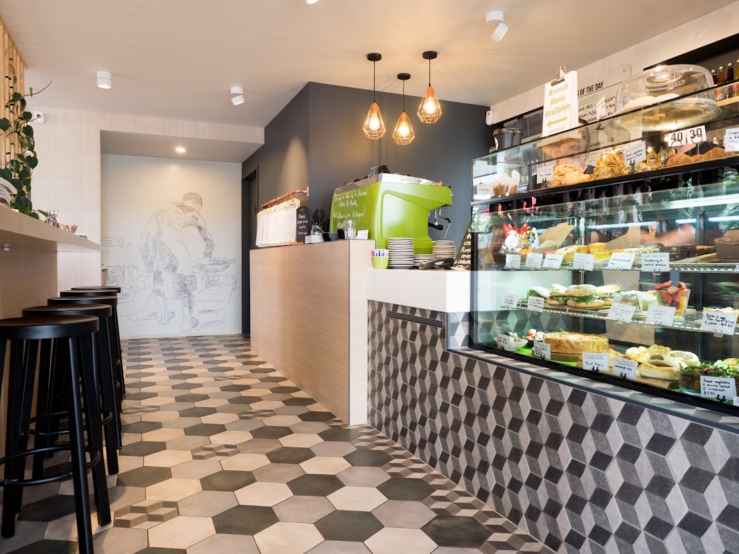 Table at Monks Coffee and Eatery Titelbild