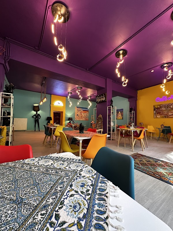 Café Gallery Artists hero