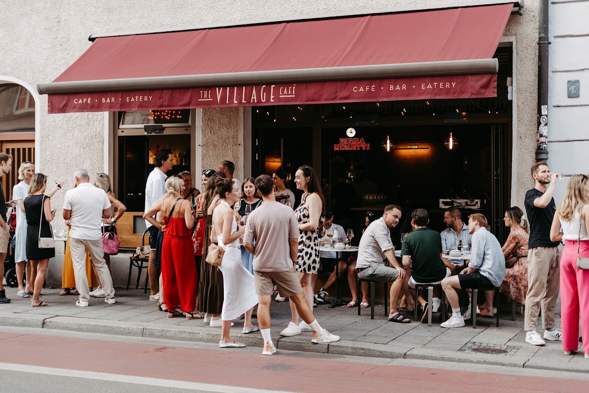 VILLAGE Tagesbar hero