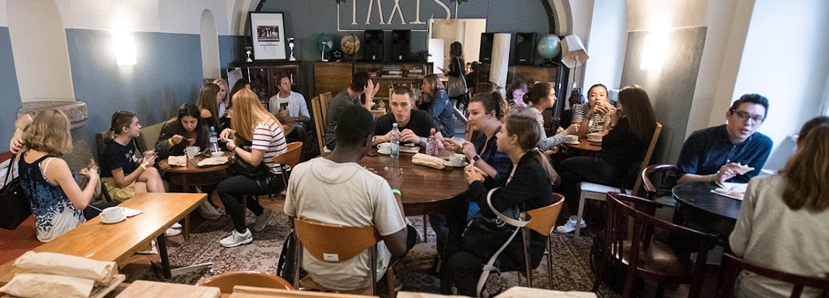 Cafe des Taxis ヒーロー画像