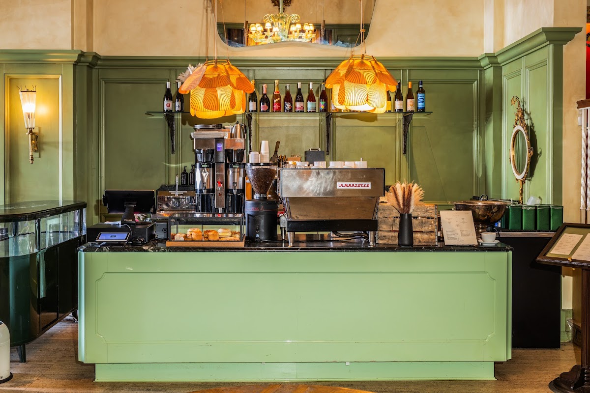 The Siren Café hero