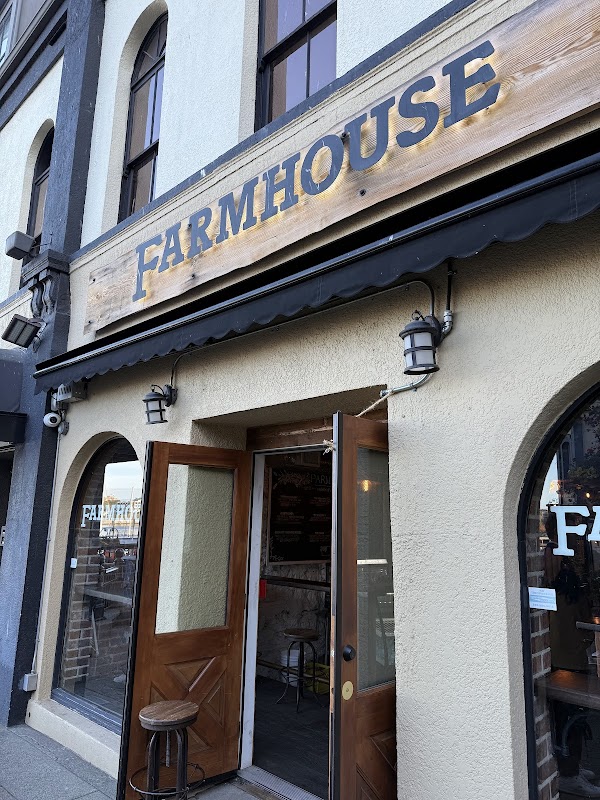 Farmhouse Victoria hero