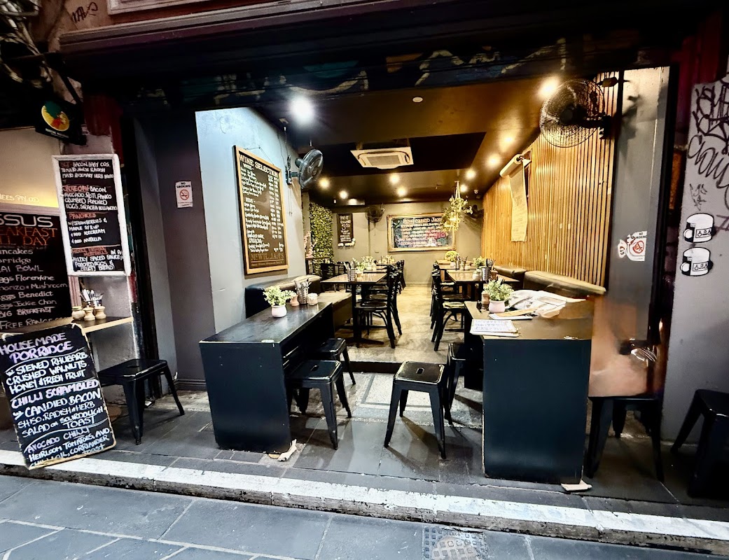 Cafe Issus ヒーロー画像