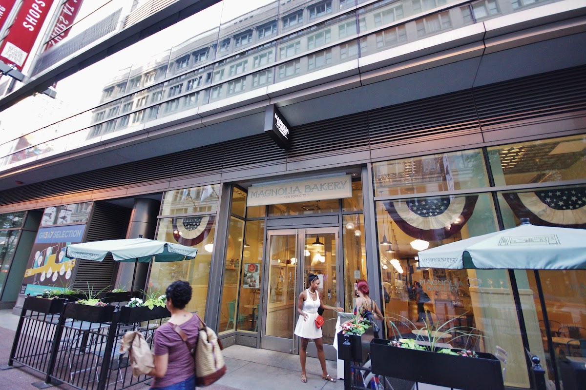 Magnolia Bakery - Chicago hero
