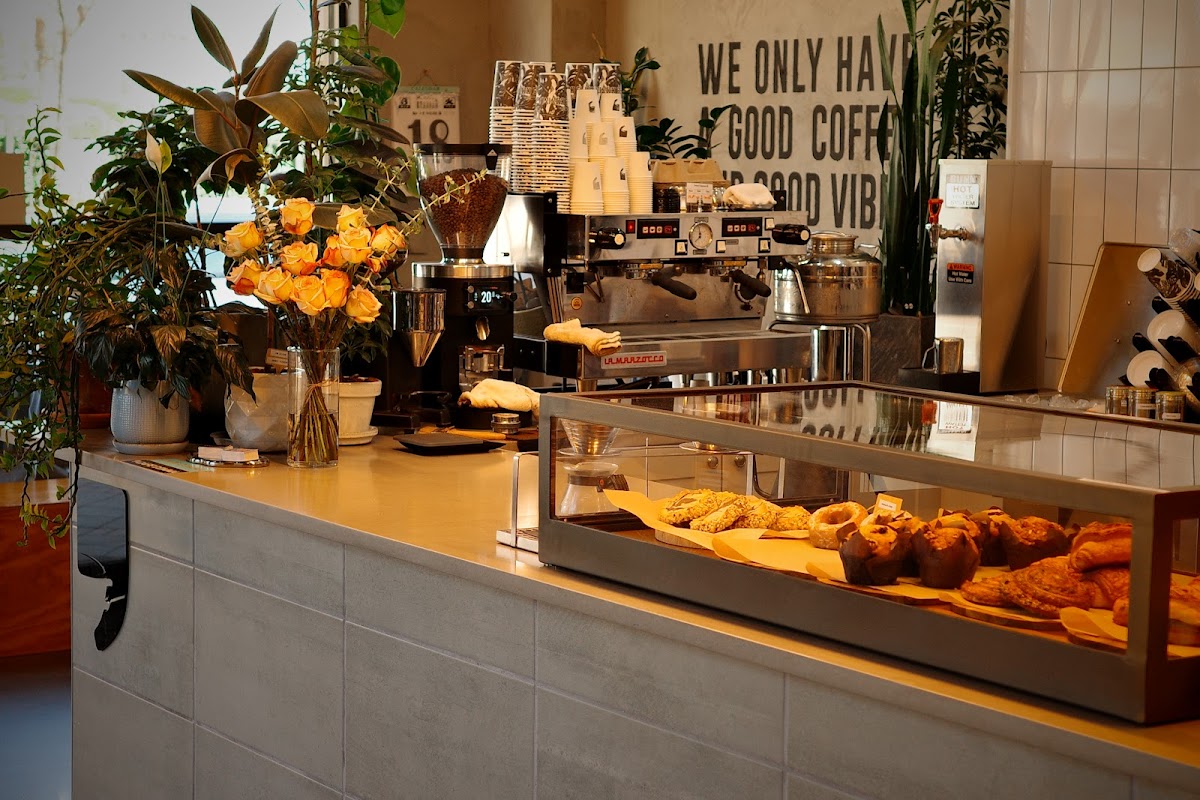 Cafe Comma Titelbild