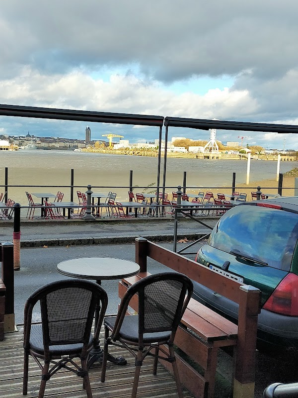 Hélie coffee shop hero