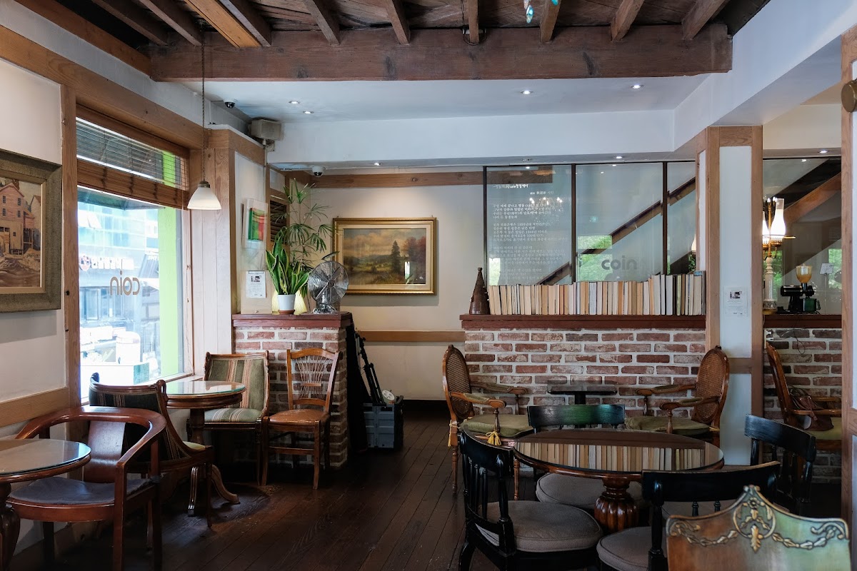 Café coin(Myeongdong 2nd Branch) hero