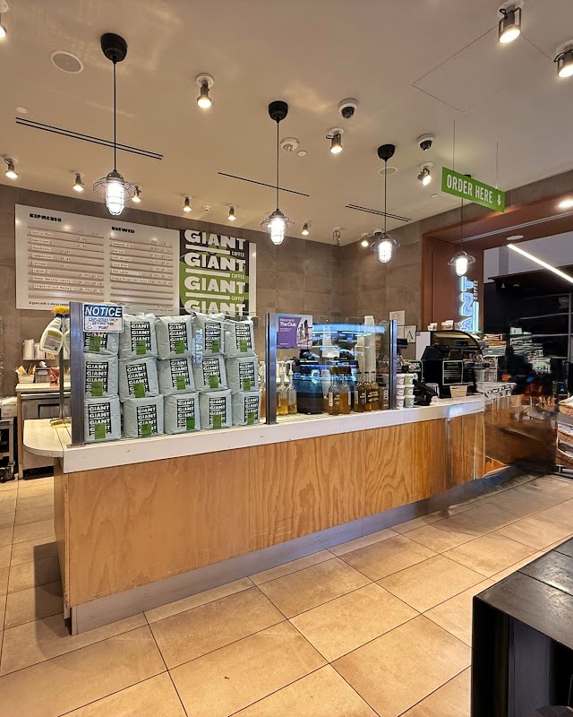 Giant Coffee Titelbild