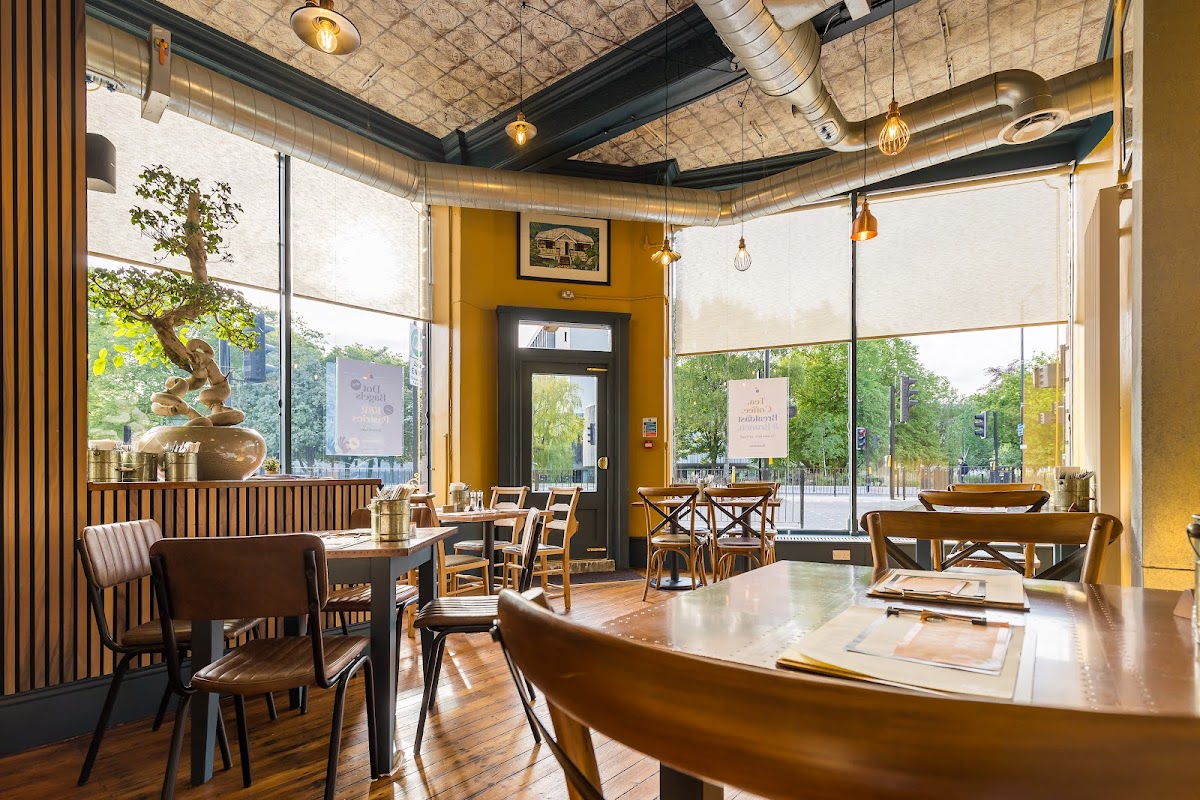 Claremont Teahouse Titelbild